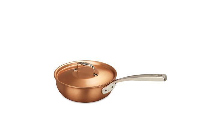 Sauteuse aus Kupfer mit gewölbtem Rand, Deckel und langem Stiel